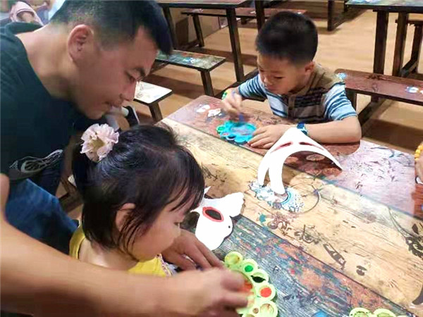 畫(huà)臉譜 (2).jpg 畫(huà)臉譜 (2).jpg